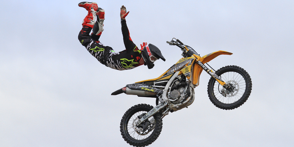 Aksi Keren Motor Trail Terbang Di Dalam Mall, Sayang... thumbnail